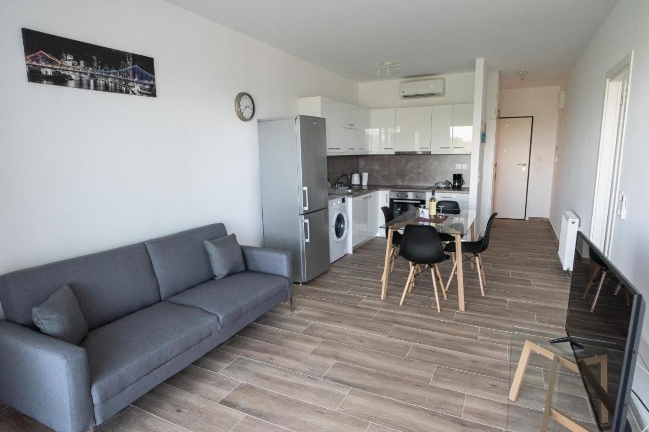 Cozy Apartment In Palaio Faliro With A Great View Atenas Exterior foto